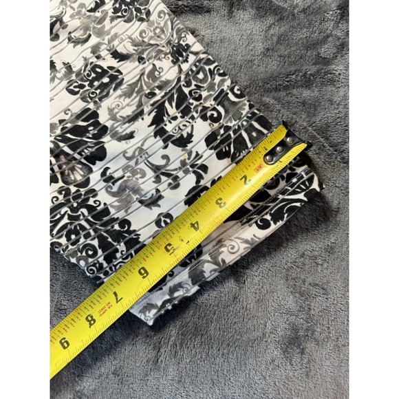 Cathy Woman Top Black, Gray & White 3/4 Sleeve Size 3x, Floral - Picture 5 of 8
